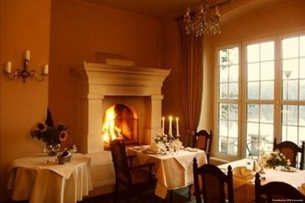Schlosshotel Podewils (Polanów)